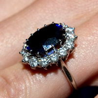 Обручально кольцо с сапфиром Леди Дианы Обручально кольцо с сапфиром Леди Дианы